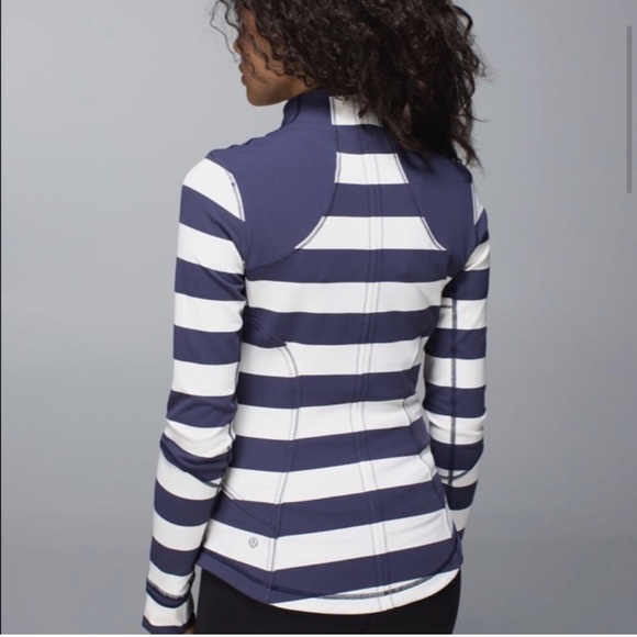 SOLD 🎉🎉🎉 LULULEMON shaping exercise jacket- 2 -blue stripe - Picture 2 of 8